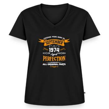 Les légendes sont nées en septembre 1974 - T-shirt encolure en V Premium bio Femme - noir - Devant - AI Model Female 172 light (172cm)