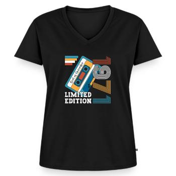 52e verjaardag november Vintage 1971 Cassette - Vrouwen Premium Bio T-shirt met V-hals - zwart - Voor - AI Model Female 172 light (172cm)