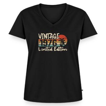 Jahrgang 1976 Jahrgang 1976 Geburtstagsgeschenk - Frauen Premium Bio T-Shirt mit V-Ausschnitt - Schwarz - Vorne - AI Model Female 172 light (172cm)