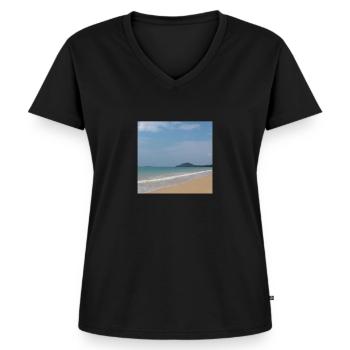 Strand mit Meer und blauem Himmel - Frauen Premium Bio T-Shirt mit V-Ausschnitt - Schwarz - Vorne - AI Model Female 172 light (172cm)