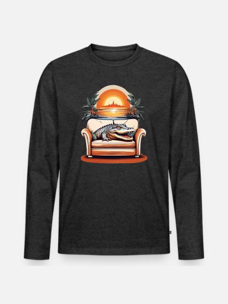 Alligator on sofa - Men's Premium Organic Long Sleeve Shirt - heather anthracite