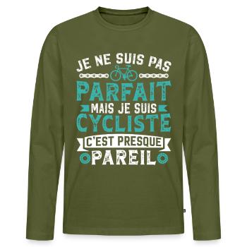 Ich bin Radfahrer, es ist fast dasselbe - Männer Premium Bio Langarmshirt - Khaki - Vorne - Nico (187cm)