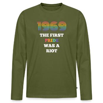 LGBT Pride Month - Die erste Pride war ein Aufruhr - Männer Premium Bio Langarmshirt - Khaki - Vorne - Nico (187cm)