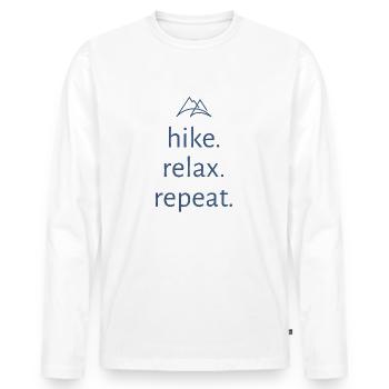 "hike relax repeat" - MotivationWear - Männer Premium Bio Langarmshirt - Weiß - Vorne - Nico (187cm)