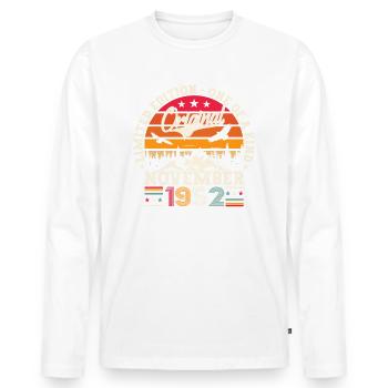 Original November 1952 70th birthday gift - Men's Premium Organic Long Sleeve Shirt - white - Front - Nico (187cm)