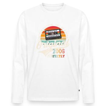17th birthday man April vintage 2006 cassette - Men's Premium Organic Long Sleeve Shirt - white - Front - Nico (187cm)
