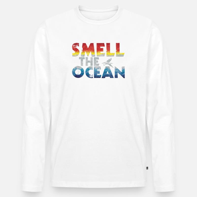 Rieche das Meer - Gradient Schrift - Männer Premium Bio Langarmshirt - Weiß