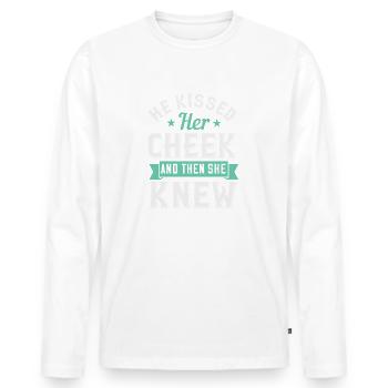 Er küsste ihre Wange und dann wusste sie Bescheid - Männer Premium Bio Langarmshirt - Weiß - Vorne - Nico (187cm)