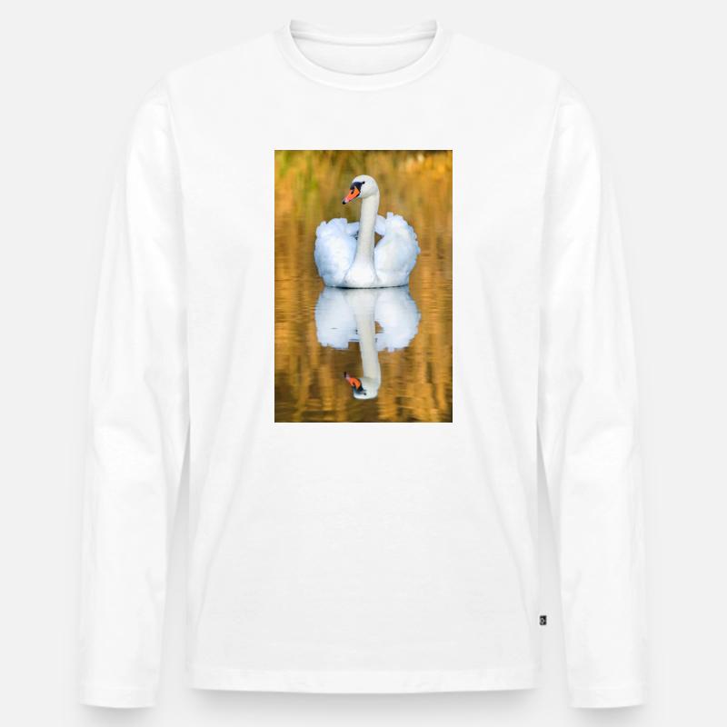 Schwanensee, Schwan im See mit Spiegelbild - Männer Premium Bio Langarmshirt - Weiß