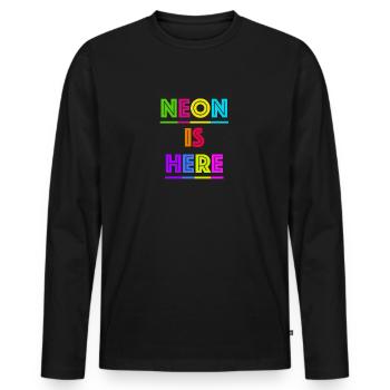 80er Jahre Schriftzug NEON IS HERE - Männer Premium Bio Langarmshirt - Schwarz - Vorne - Nico (187cm)