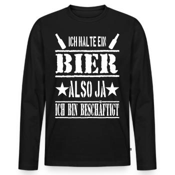 ICH HALTE EIN BIER ALSO JA ICH BIN BESCHÄFTIGT - Männer Premium Bio Langarmshirt - Schwarz - Vorne - Nico (187cm)