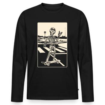 Un squelette sur skateboard traverse une route de campagne. - T-shirt manches longues Premium bio Homme - noir - Devant - Nico (187cm)
