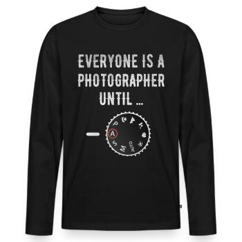photographer - Men's Premium Organic Long Sleeve Shirt - black - Front - Nico (187cm)
