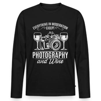 Everything in moderation except photography and wine - Men's Premium Organic Long Sleeve Shirt - black - Front - Nico (187cm)