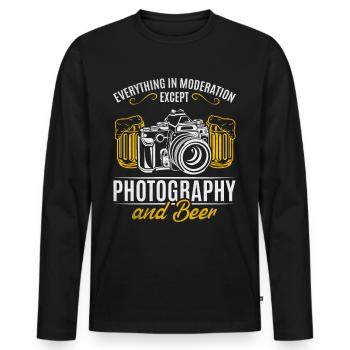 Everything in moderation except photography & beer - Men's Premium Organic Long Sleeve Shirt - black - Front - Nico (187cm)