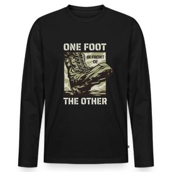 Armee - on foot in front of the other - Men's Premium Organic Long Sleeve Shirt - black - Front - Nico (187cm)