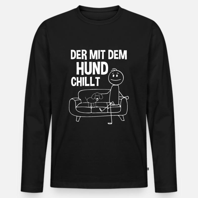 Der mit dem Hund chillt - Männer Premium Bio Langarmshirt - Schwarz