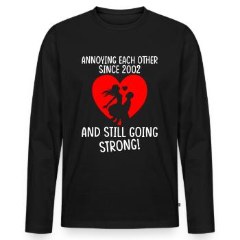 Beziehung Ehe Jubiläum - sich necken seit 2002 - Männer Premium Bio Langarmshirt - Schwarz - Vorne - Nico (187cm)