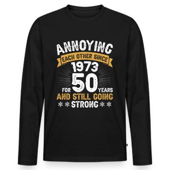 Beziehung Ehe Jubiläum - sich necken seit 1973 - Männer Premium Bio Langarmshirt - Schwarz - Vorne - Nico (187cm)