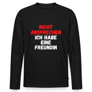 Bitte nicht ansprechen ich habe eine Freundin - Männer Premium Bio Langarmshirt - Schwarz - Vorne - Nico (187cm)