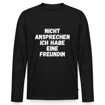 Bitte nicht ansprechen ich habe eine Freundin - Männer Premium Bio Langarmshirt - Schwarz - Vorne - Nico (187cm)