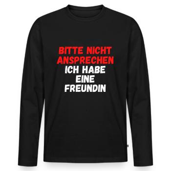 Bitte nicht ansprechen ich habe eine Freundin - Männer Premium Bio Langarmshirt - Schwarz - Vorne - Nico (187cm)