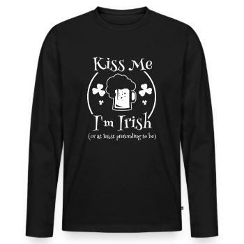 Kiss me I'm Irish or at least pretending to be - Männer Premium Bio Langarmshirt - Schwarz - Vorne - Nico (187cm)