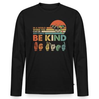 In A World Where You Can Be Anything Be Kind - Männer Premium Bio Langarmshirt - Schwarz - Vorne - Nico (187cm)