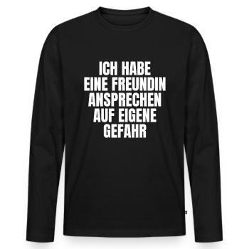 Ich Habe Eine Freundin Auf Eigene Gefahr - Männer Premium Bio Langarmshirt - Schwarz - Vorne - Nico (187cm)