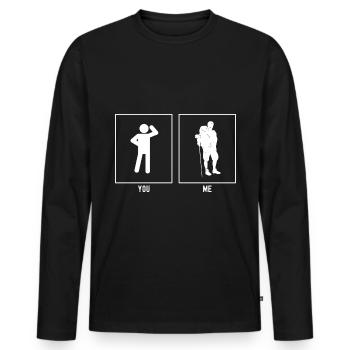 Du - Ich - Wandernder Mann Posed - Männer Premium Bio Langarmshirt - Schwarz - Vorne - Nico (187cm)