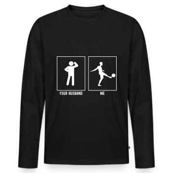 Son mari - Moi - Ballon de football en l’air - T-shirt manches longues Premium bio Homme - noir - Devant - Nico (187cm)