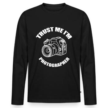 PHOTOGRAPHER TRUST ME I M PHOTOGRAPHER - Männer Premium Bio Langarmshirt - Schwarz - Vorne - Nico (187cm)