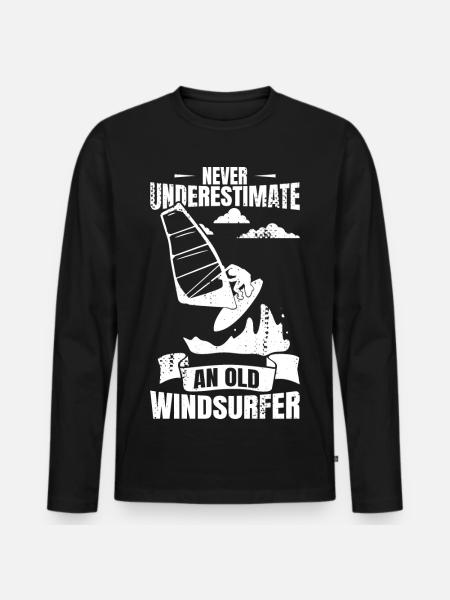 Never underestimate an old windsurfer - Men's Premium Organic Long Sleeve Shirt - black