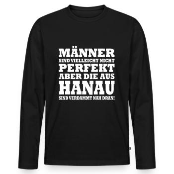 Männer sind nicht perfekt, aber die aus Hanau - Männer Premium Bio Langarmshirt - Schwarz - Vorne - Nico (187cm)