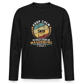 Keep calm die coole Person aus Magdeburg regelt da - Männer Premium Bio Langarmshirt - Schwarz - Vorne - Nico (187cm)