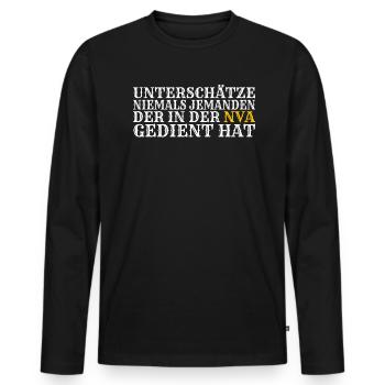 Unterschätze nie jemanden aus der NVA - Männer Premium Bio Langarmshirt - Schwarz - Vorne - Nico (187cm)