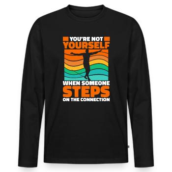 You´re not yourself when someone steps... - Männer Premium Bio Langarmshirt - Schwarz - Vorne - Nico (187cm)