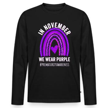 Im November tragen wir Lila, Frühgeburtlichkeit - Männer Premium Bio Langarmshirt - Schwarz - Vorne - Nico (187cm)