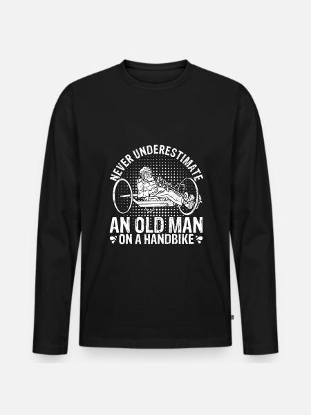 Never Underestimate An Old Man On A Handbike - Opa - Männer Premium Bio Langarmshirt - Schwarz