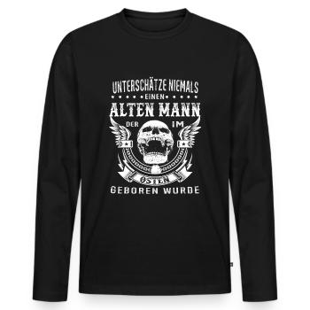 Alter Mann geboren im Osten DDR Spruch - Männer Premium Bio Langarmshirt - Schwarz - Vorne - Nico (187cm)