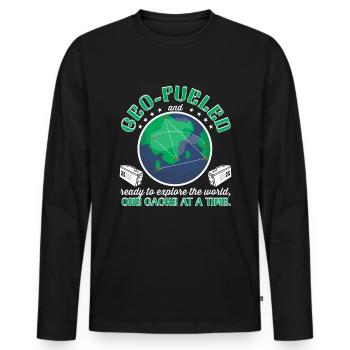 bereit, die Welt zu erkunden, einen Cache nach dem anderen. - Männer Premium Bio Langarmshirt - Schwarz - Vorne - Nico (187cm)