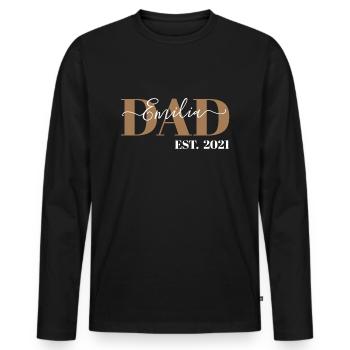 EMILIA - DAD EST. 2021 - DADDY SINCE 2021 - BABY - Männer Premium Bio Langarmshirt - Schwarz - Vorne - Nico (187cm)