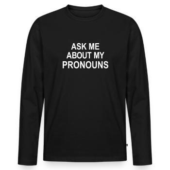 Fragen Sie mich nach meinen Pronomen Gender Fluidd - Männer Premium Bio Langarmshirt - Schwarz - Vorne - Nico (187cm)