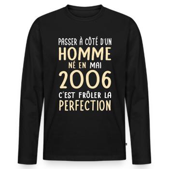 Birthday 18 years old - Born in May 2006 - Men's Premium Organic Long Sleeve Shirt - black - Front - Nico (187cm)