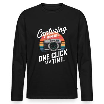 Halten Sie Momente fest, einen Klick nach dem anderen. - Männer Premium Bio Langarmshirt - Schwarz - Vorne - Nico (187cm)