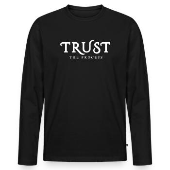 Trust the Process – Minimal Typography - Männer Premium Bio Langarmshirt - Schwarz - Vorne - Nico (187cm)
