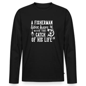 Ein Fischer lebt hier mit dem Fang seines Lebens - Männer Premium Bio Langarmshirt - Schwarz - Vorne - Nico (187cm)