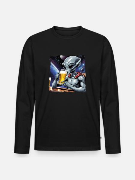 Alien drinks beer in space - Men's Premium Organic Long Sleeve Shirt - black