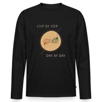 step by step day by day - Männer Premium Bio Langarmshirt - Schwarz - Vorne - Nico (187cm)