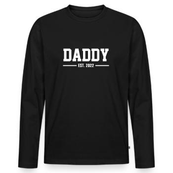 DADDY EST. 2022 - DAD SINCE - VATER WERDEN - BABY - Männer Premium Bio Langarmshirt - Schwarz - Vorne - Nico (187cm)